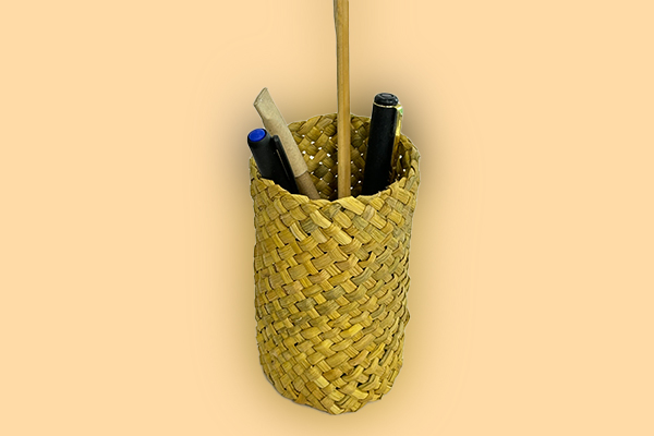 parali Pen Stand